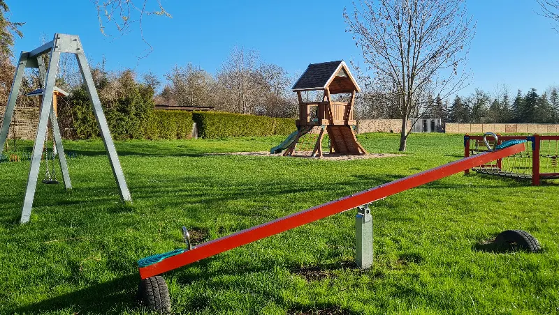 Spielplatz Rohndorf mit Wippe und Schaukel und Klettermöglichkeiten