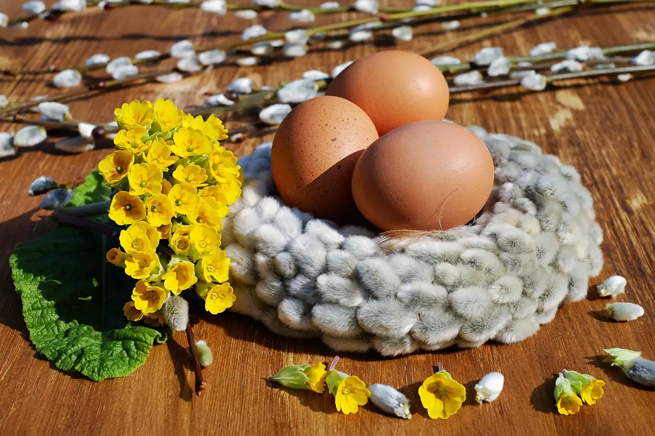 Osterbild mit Eier und Blumen